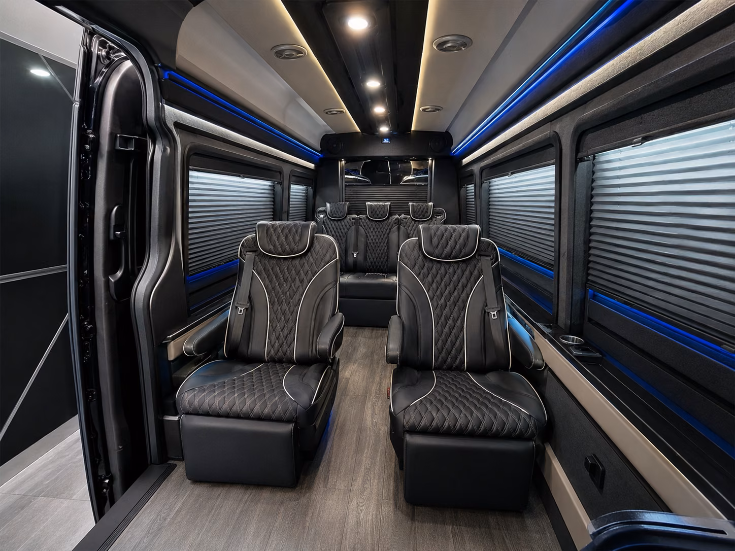 it s easy to find airport shuttle buses to and from phoenix mesa gateway airport aza